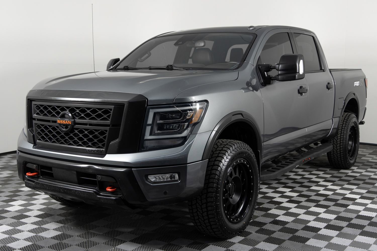 Used 2021 Nissan Titan PRO-4X w/ Pro-4x Convenience Package image 2