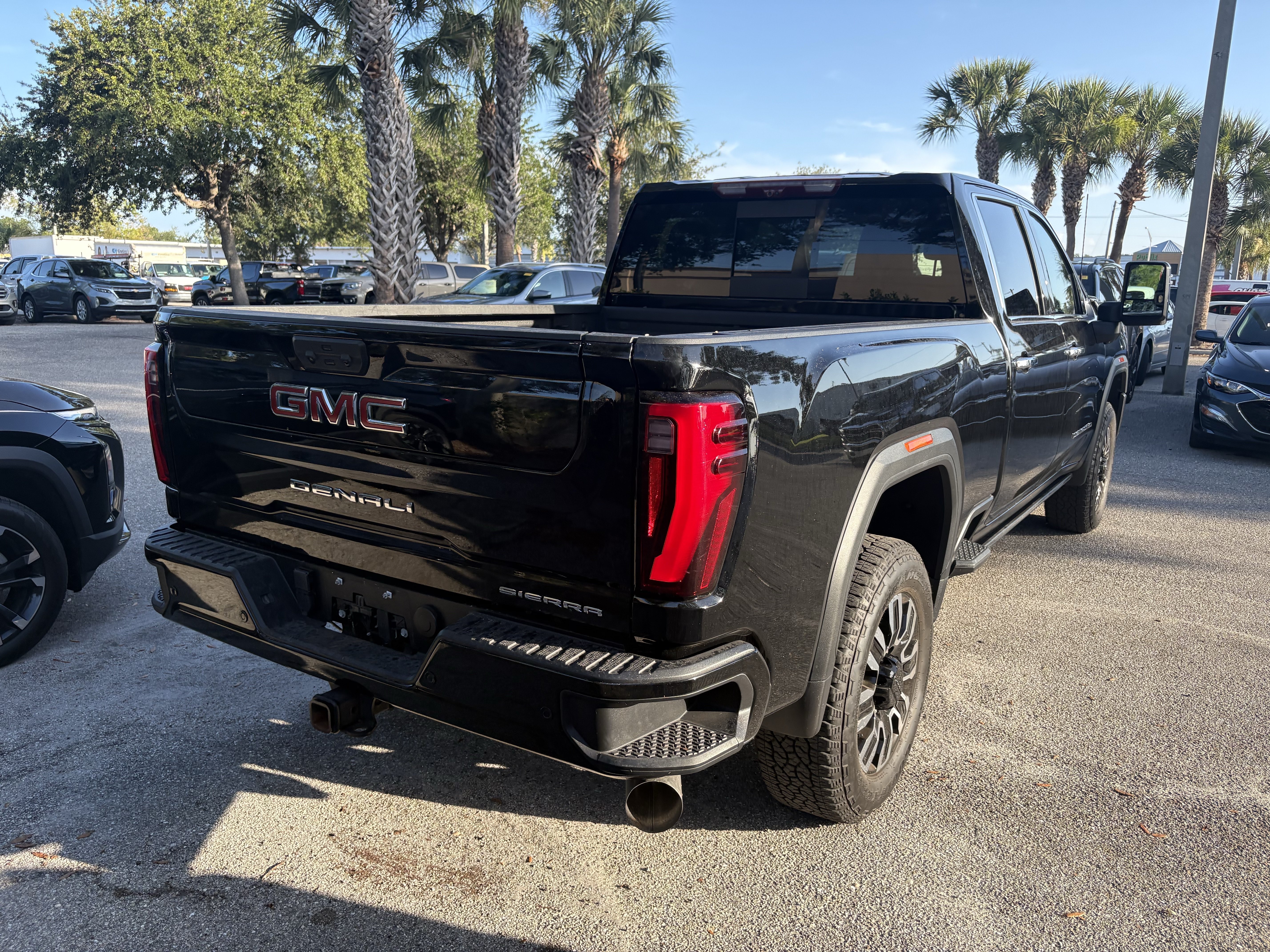 Used 2025 GMC Sierra 2500 Denali w/ Denali Reserve Package AWD/4WD image 7