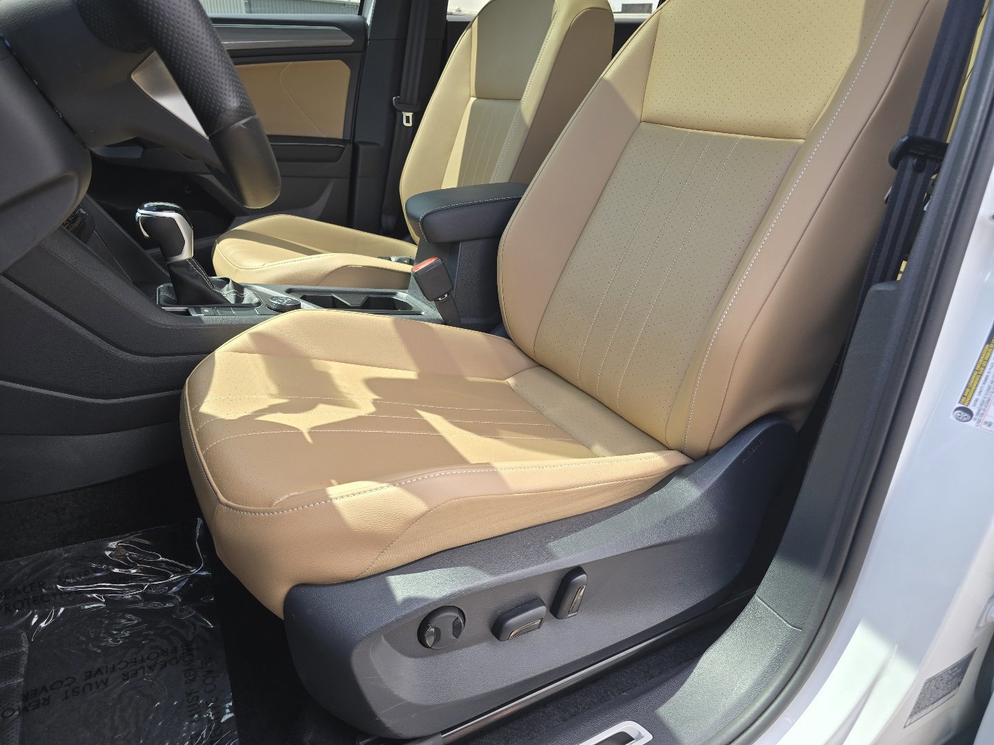 Used 2024 Volkswagen Tiguan SE R-Line image 33