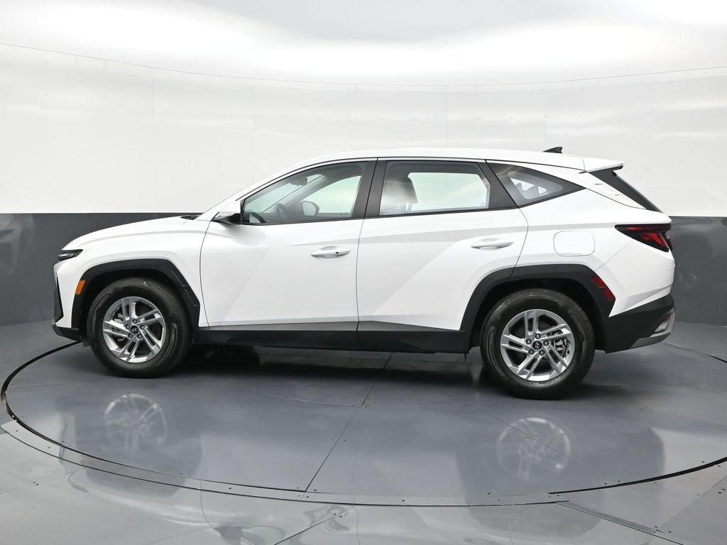 Used 2025 Hyundai Tucson SE image 2