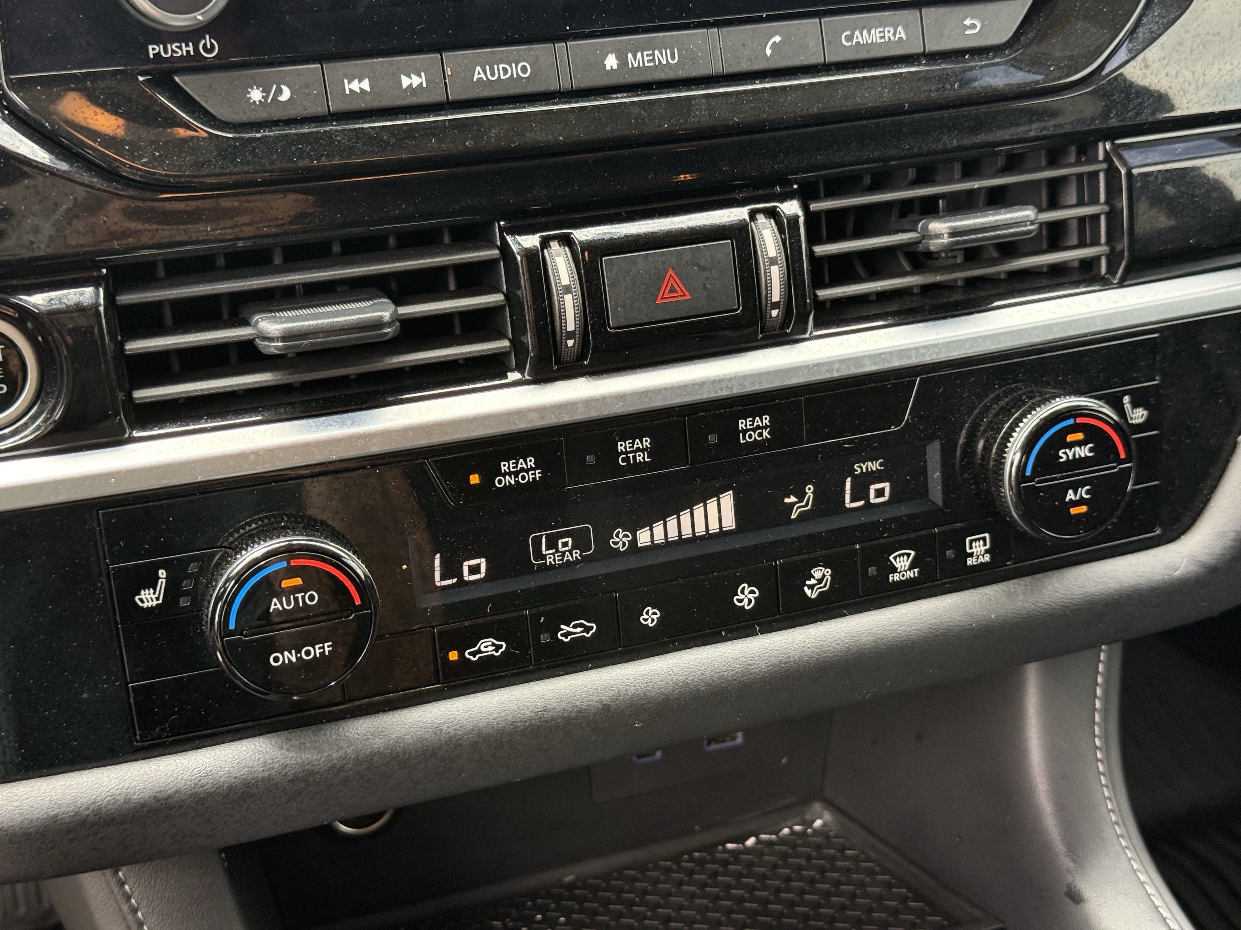 Used 2024 Nissan Pathfinder SV w/ Black Appearance Package FWD image 22