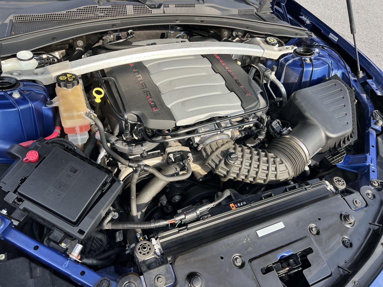Used 2023 Chevrolet Camaro LT RWD image 25