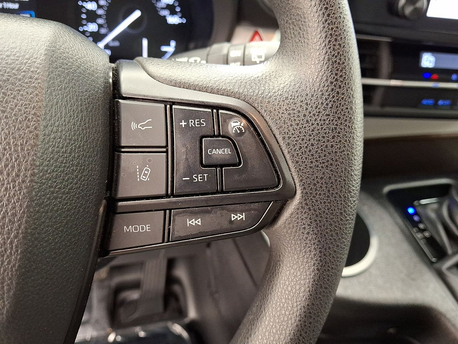 Used 2023 Toyota Sienna LE FWD image 21