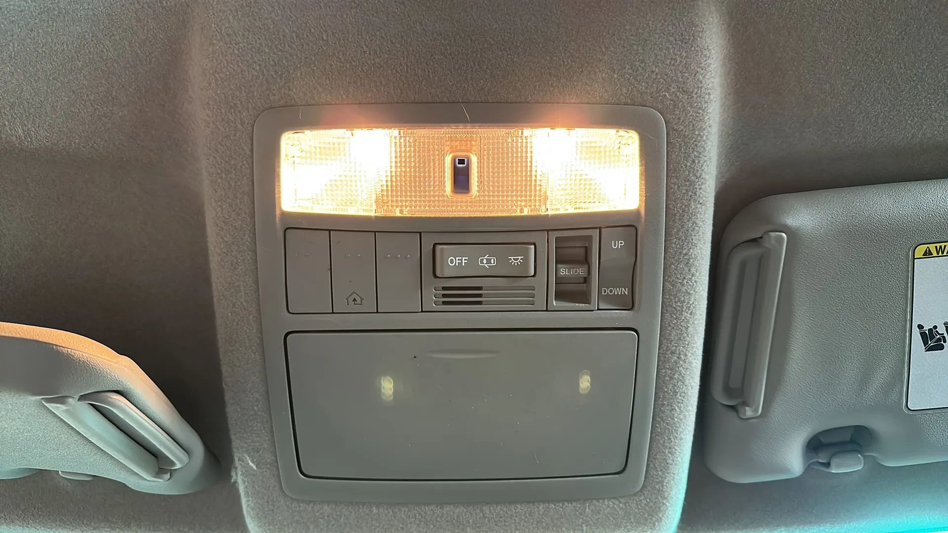 Used 2012 Toyota Highlander SE w/ Tow Pkg image 28