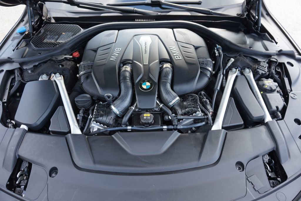 Used 2019 BMW 750i w/ Executive Package image 15