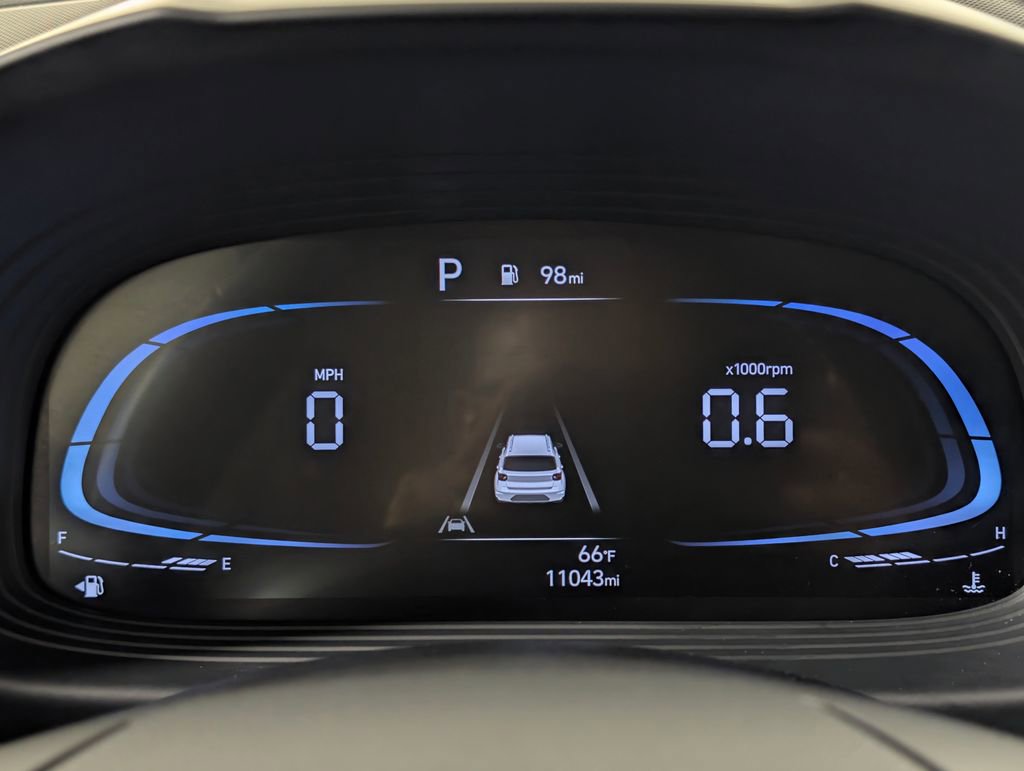 Used 2024 Hyundai Venue Limited image 19