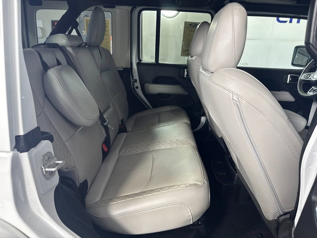 Used 2023 Jeep Wrangler Unlimited Sahara AWD/4WD image 39