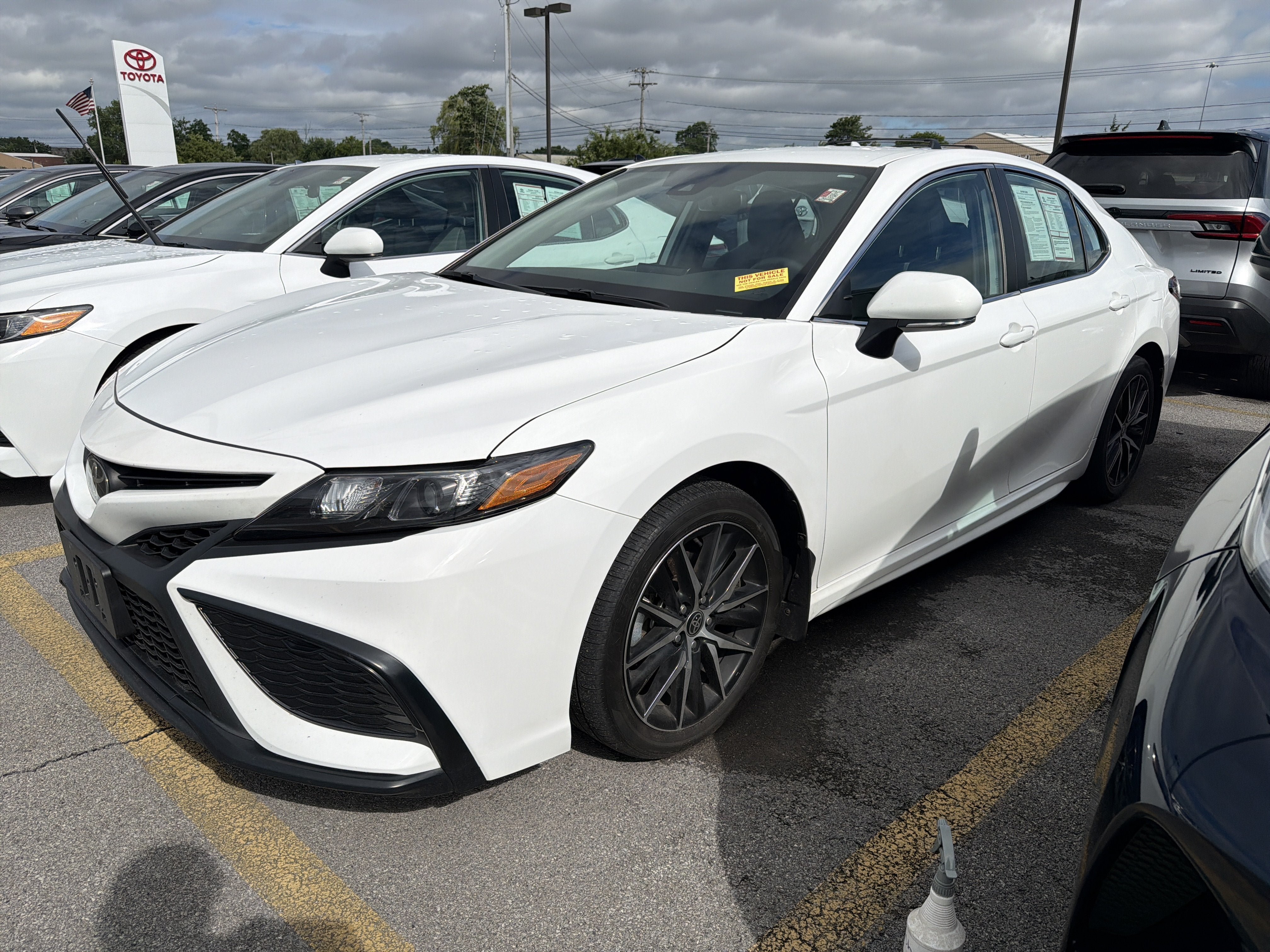 Used 2023 Toyota Camry SE w/ Cold Weather Package AWD/4WD image 4