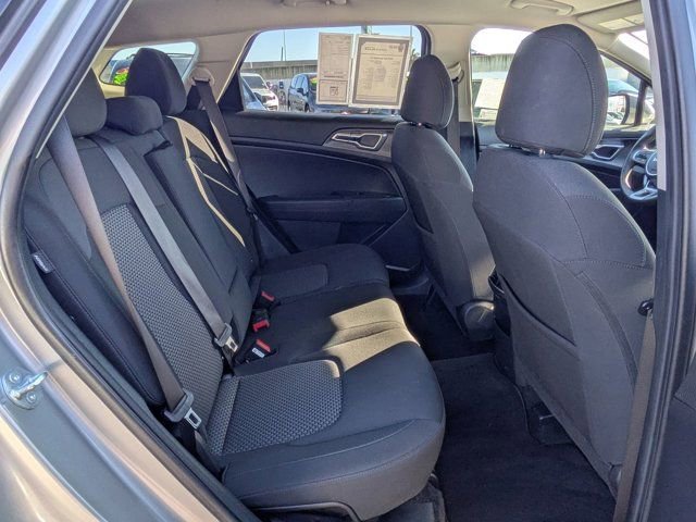 Used 2025 Kia Sportage LX image 7