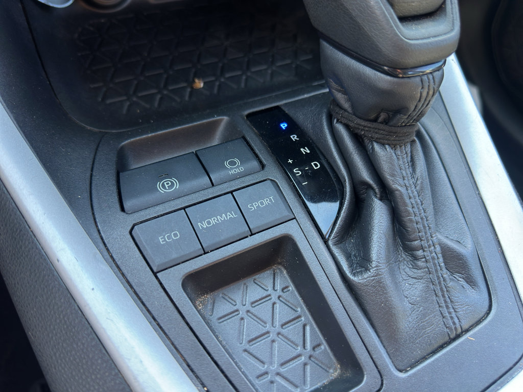 Used 2022 Toyota RAV4 XLE FWD image 22
