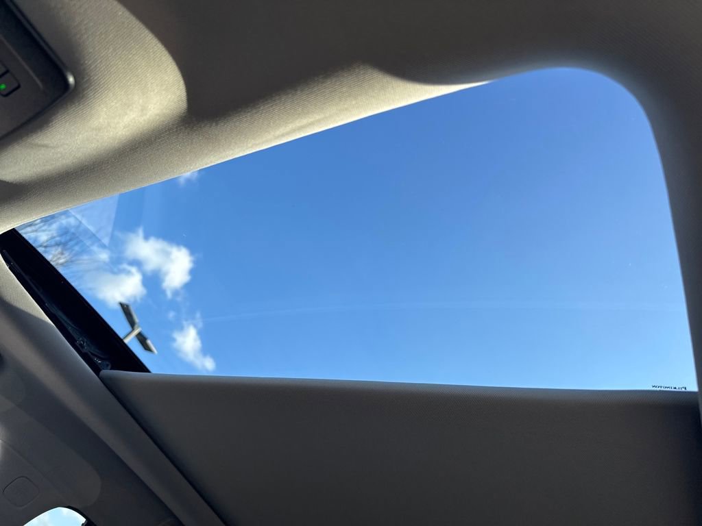 Used 2025 Nissan Pathfinder Platinum w/ Black Appearance Package image 23