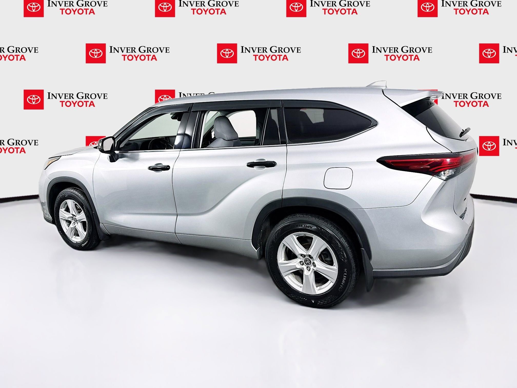 Used 2020 Toyota Highlander LE image 7
