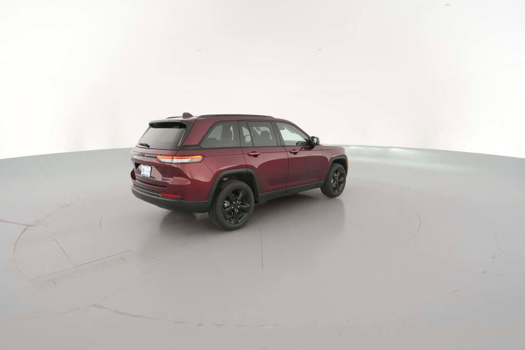 New 2025 Jeep Grand Cherokee Limited w/ Black Appearance Package image 12