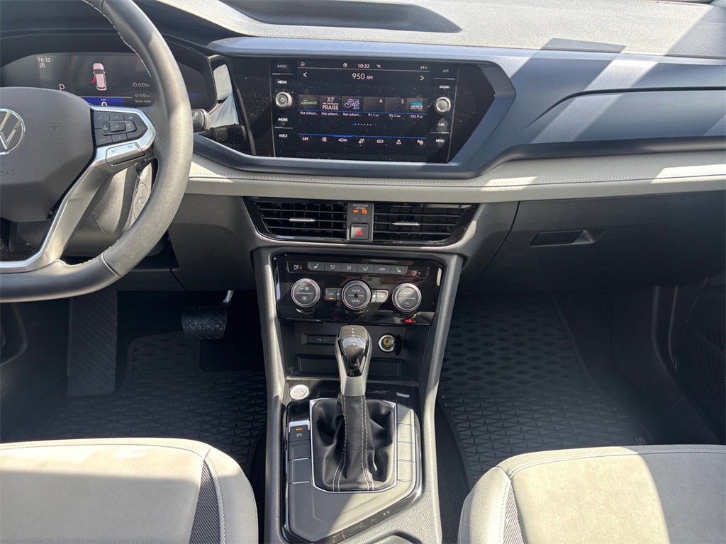 Used 2024 Volkswagen Taos SE image 11