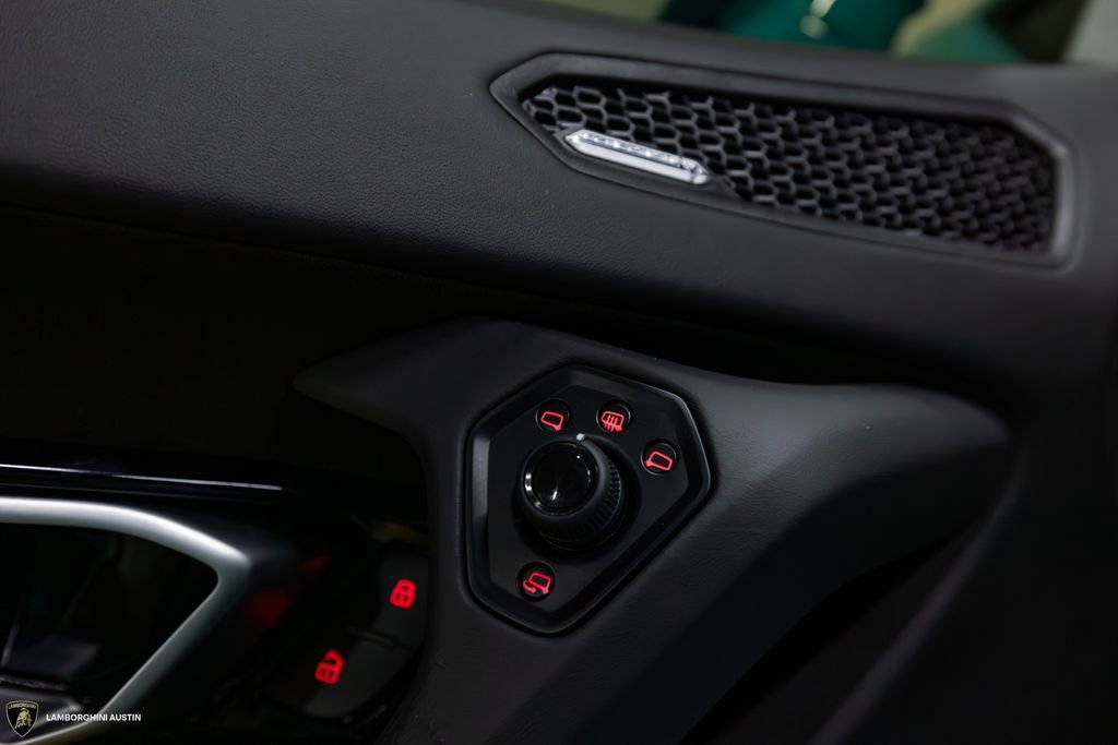 Used 2022 Lamborghini Huracan EVO RWD image 17