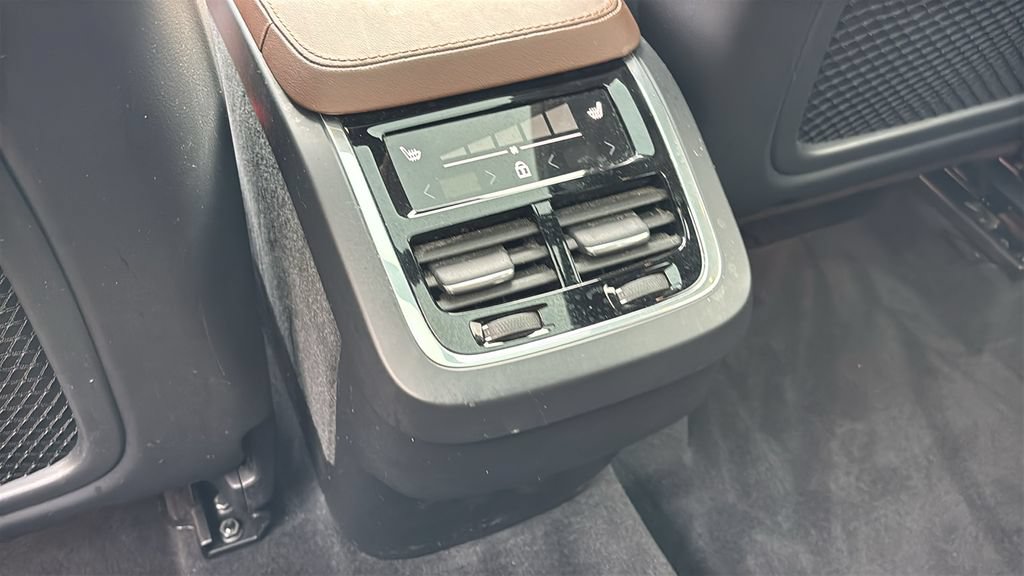 Certified 2023 Volvo XC90 B6 Plus w/ Protection Package AWD/4WD image 9