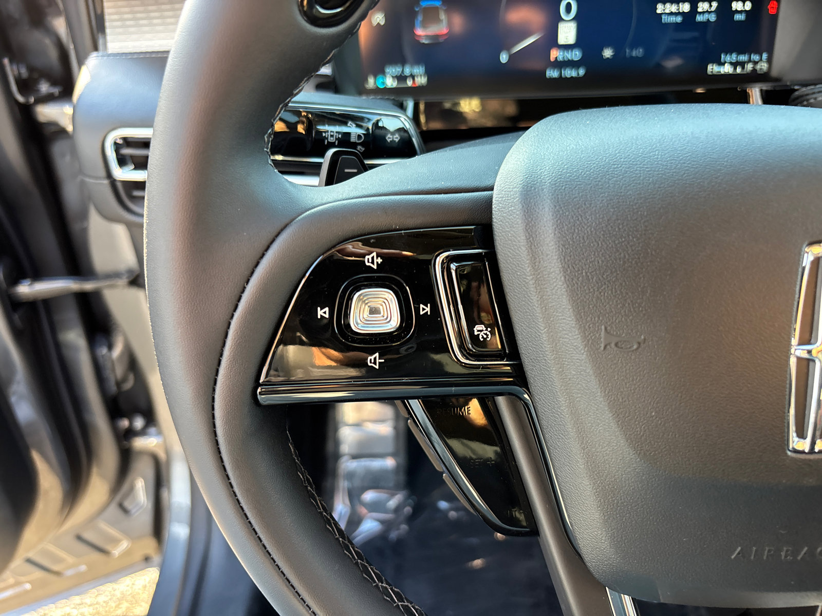 New 2025 Lincoln Corsair AWD image 17