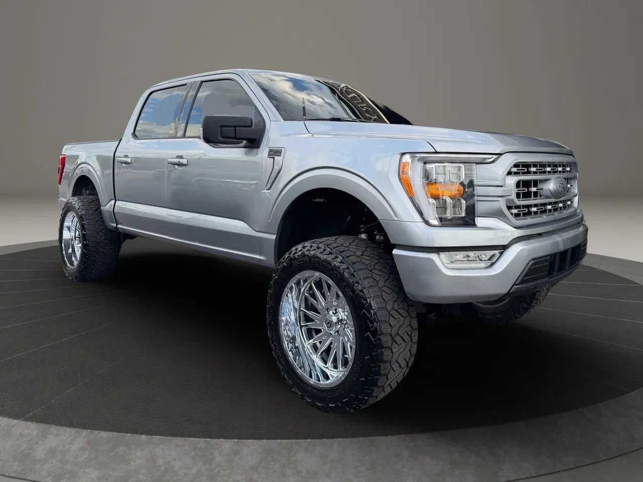 Used 2021 Ford F150 XLT w/ Equipment Group 302A High RWD image 2