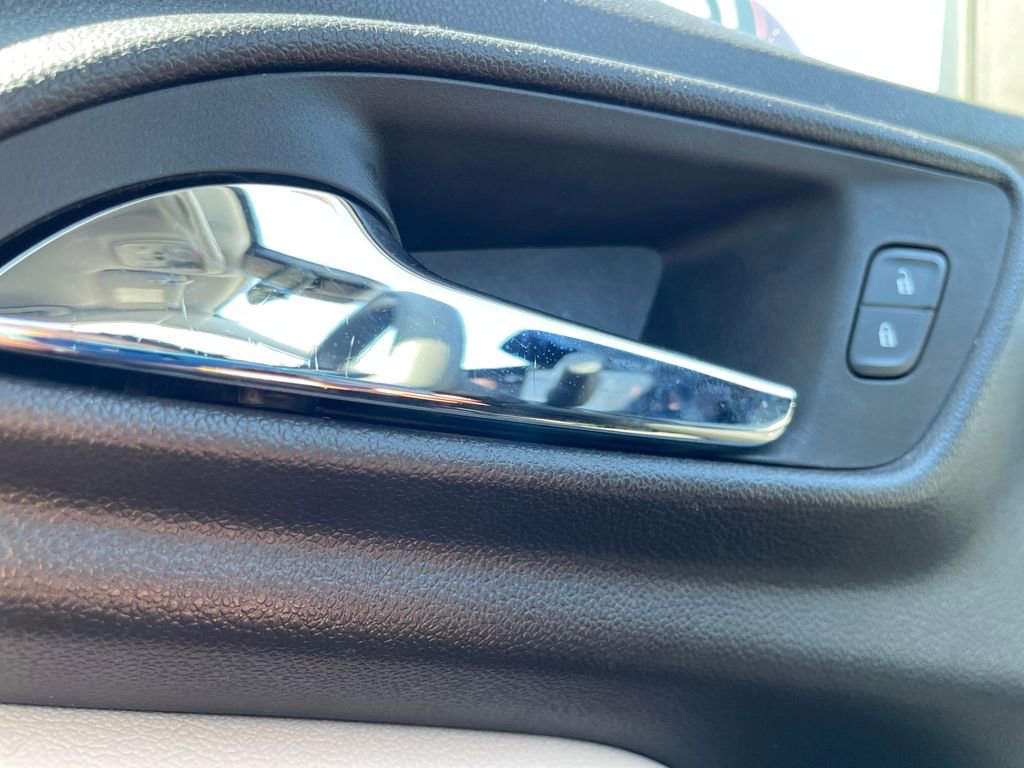 Used 2025 Chevrolet Trax LT image 30