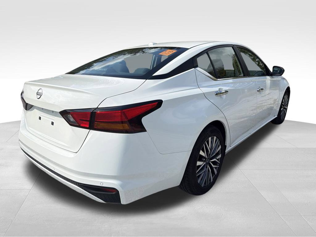 Used 2025 Nissan Altima 2.5 SV FWD image 15