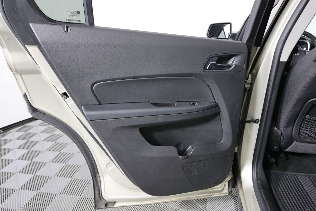 Used 2015 Chevrolet Equinox LT image 16