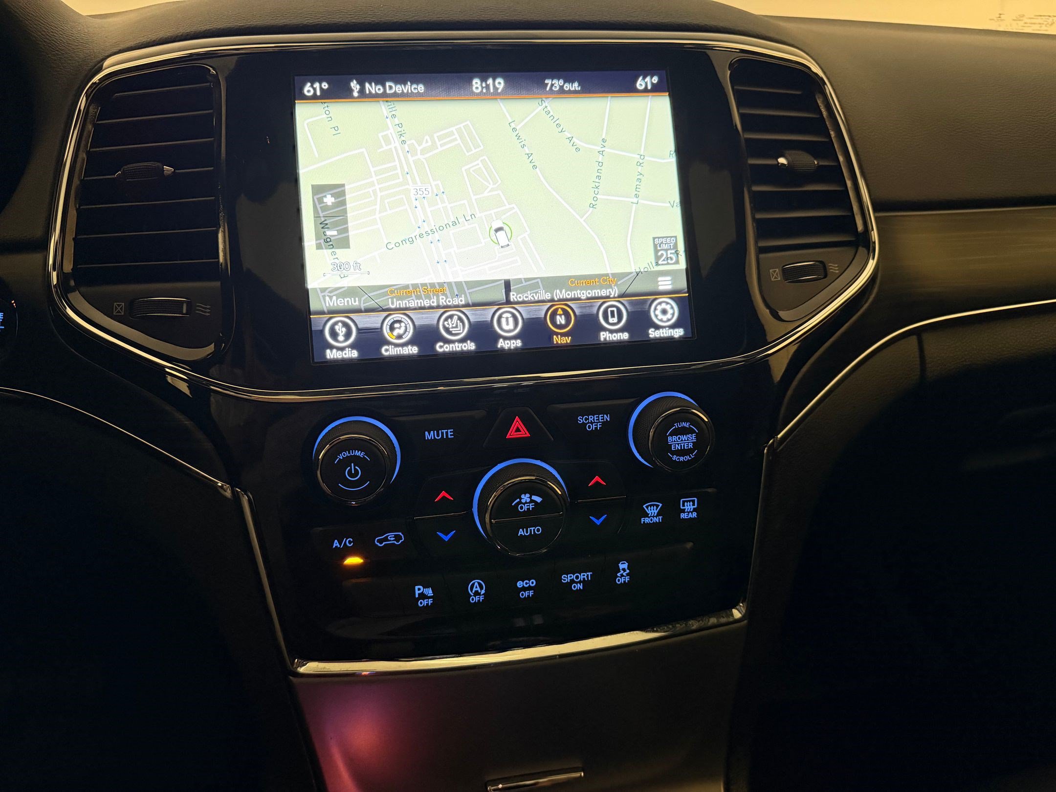Used 2021 Jeep Grand Cherokee Limited w/ Premium Lighting Group AWD/4WD image 19