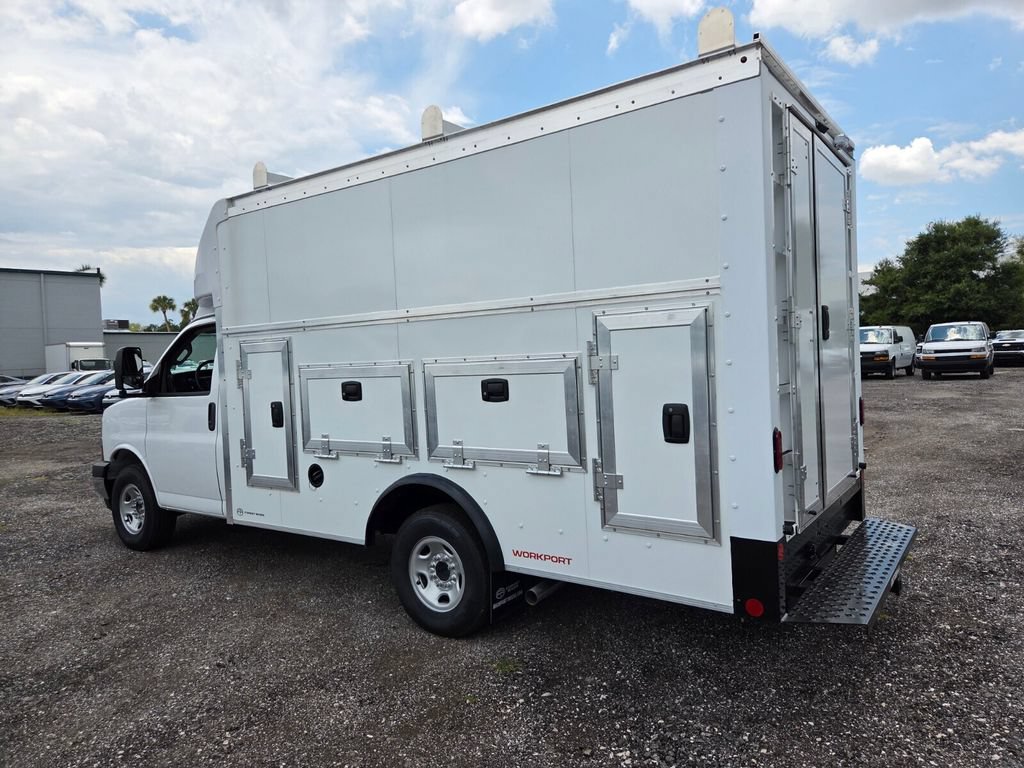 New 2026 Chevrolet Express 3500 RWD image 5