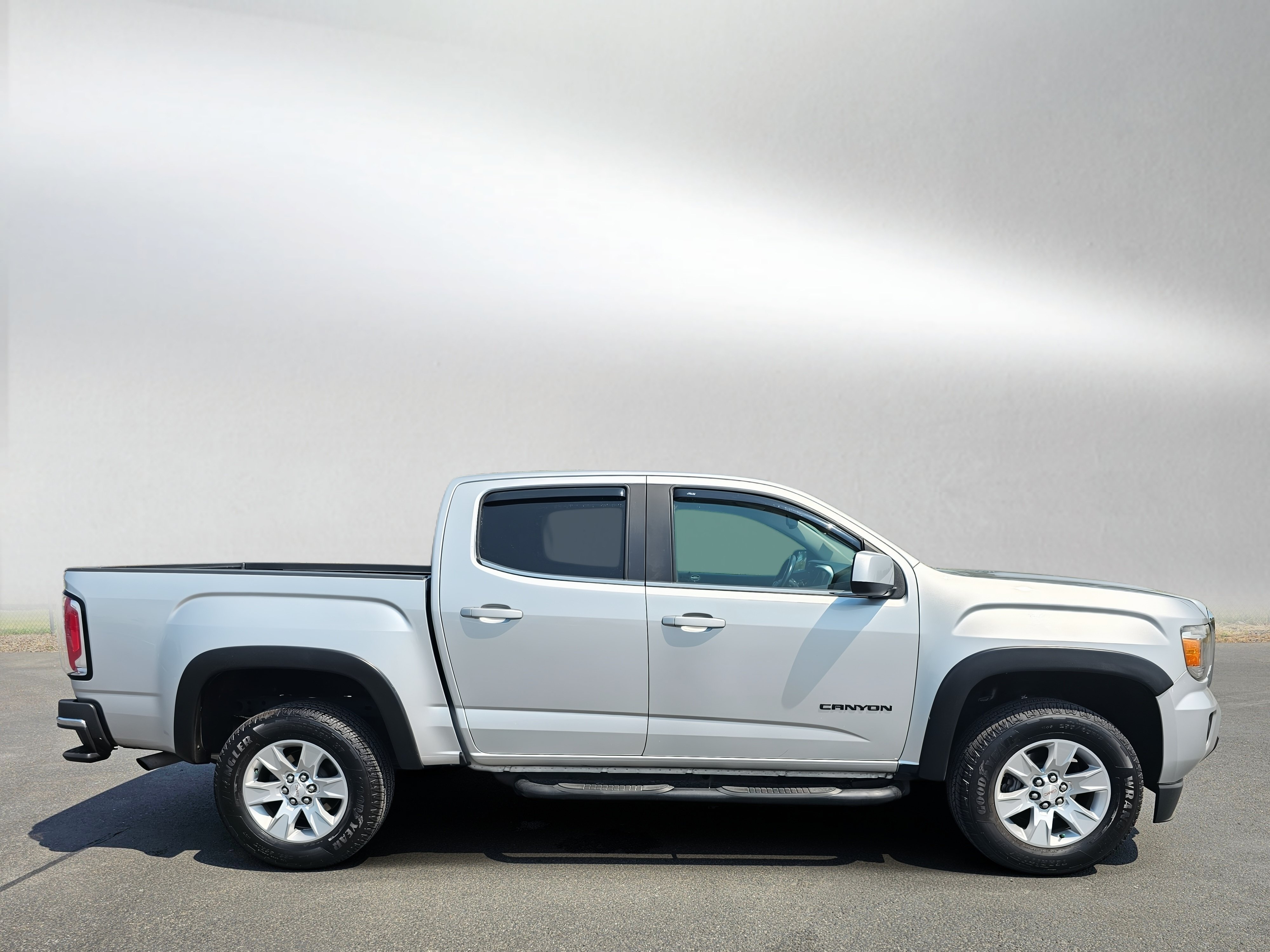Used 2016 GMC Canyon SLE w/ SLE Convenience Package RWD image 6