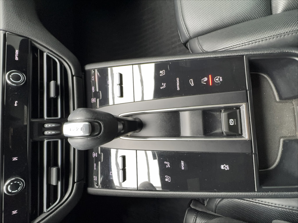 Used 2024 Porsche Macan Turbo AWD/4WD image 43