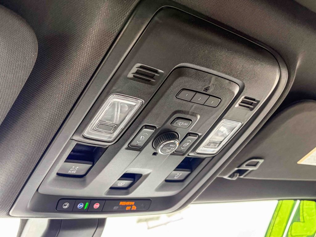 Used 2021 Chevrolet Tahoe Premier w/ Premium Package image 34