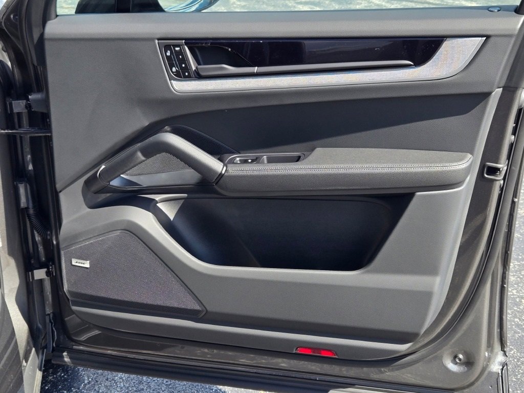 New 2026 Porsche Cayenne Coupe image 38