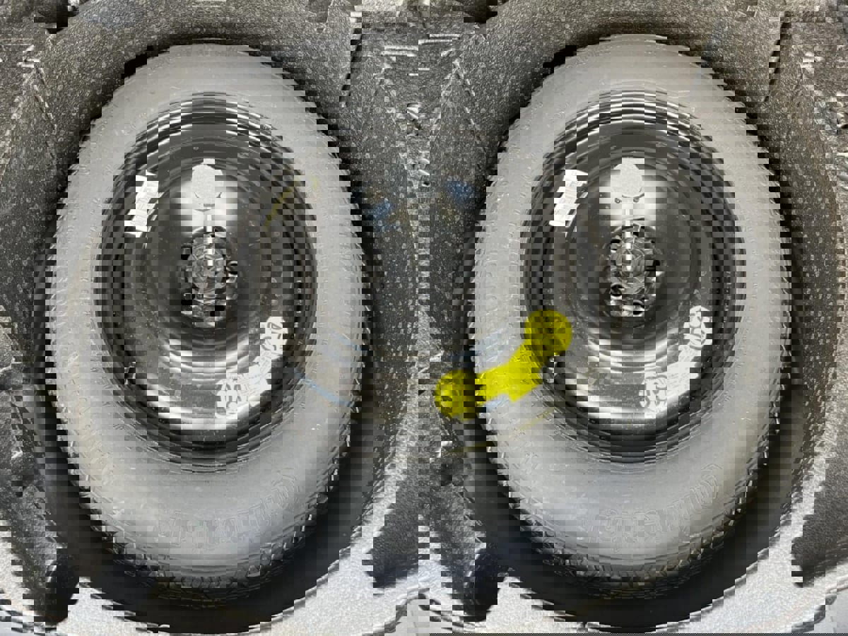 Used 2018 Land Rover Discovery Sport HSE Luxury AWD/4WD image 40