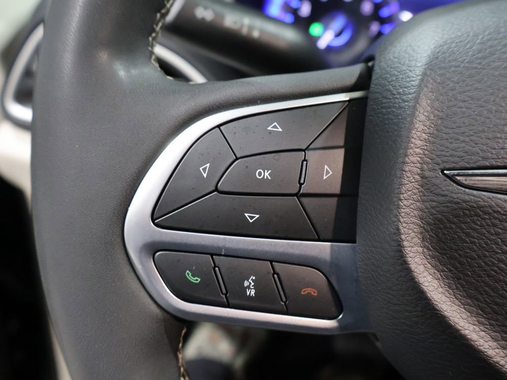 Used 2023 Chrysler Pacifica Touring-L FWD image 32