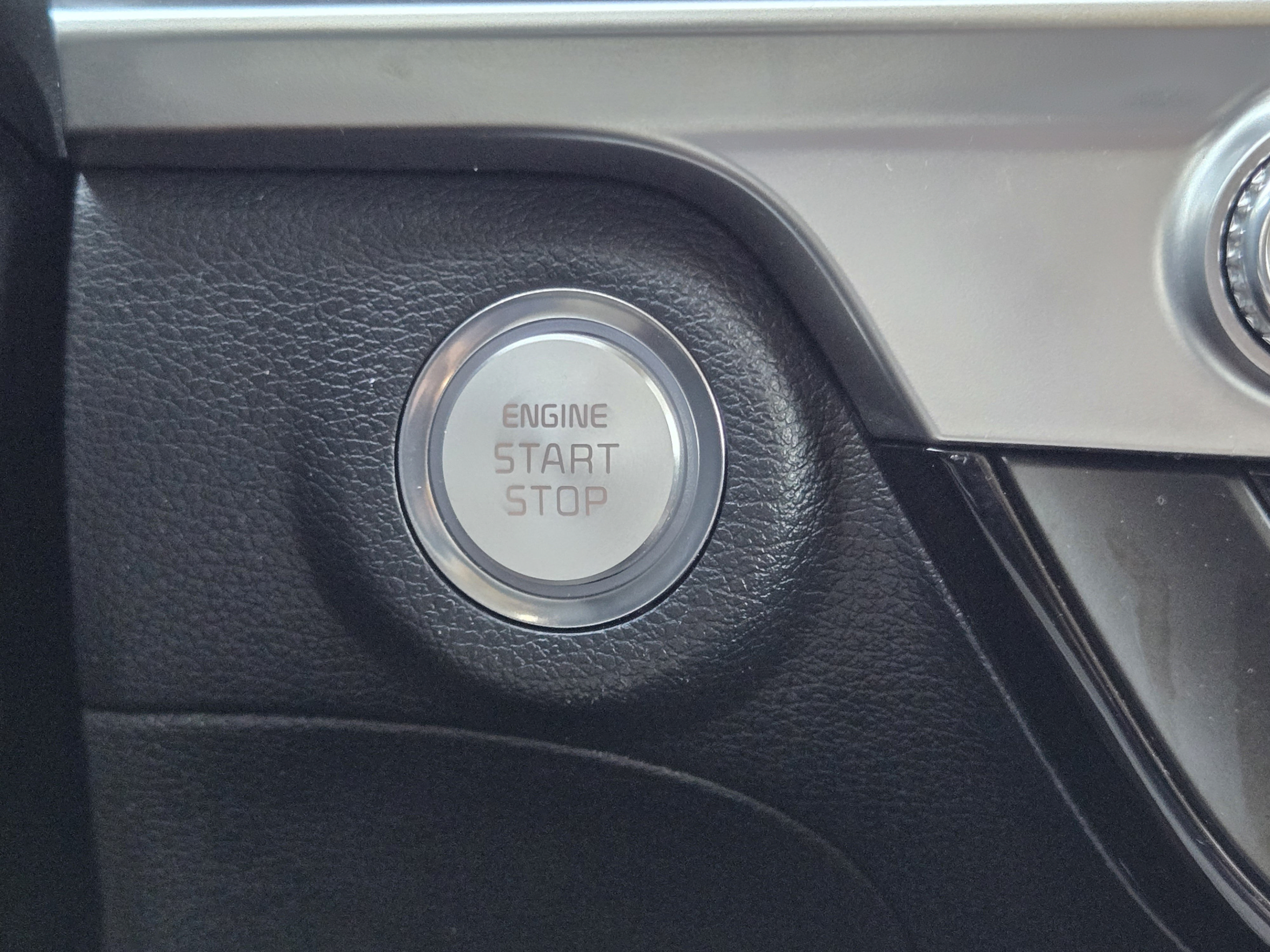 Used 2025 Kia Telluride S FWD image 34