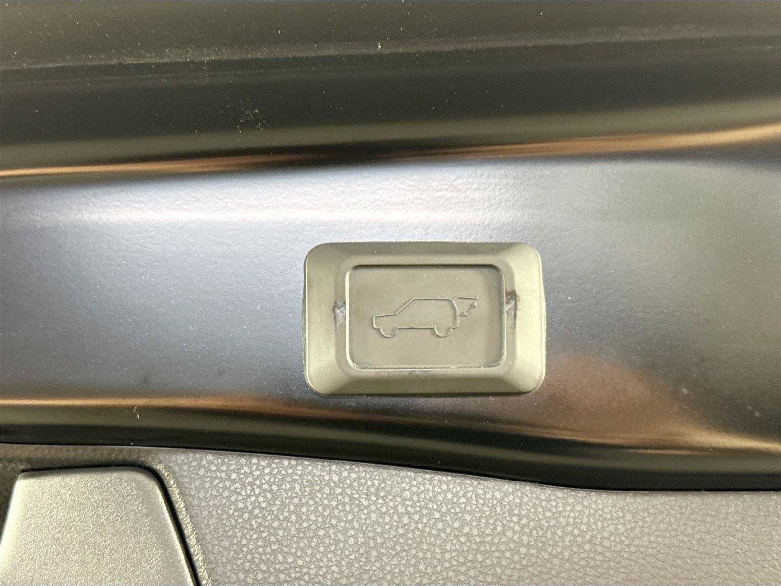 Used 2025 Toyota RAV4 XLE Premium AWD/4WD image 38