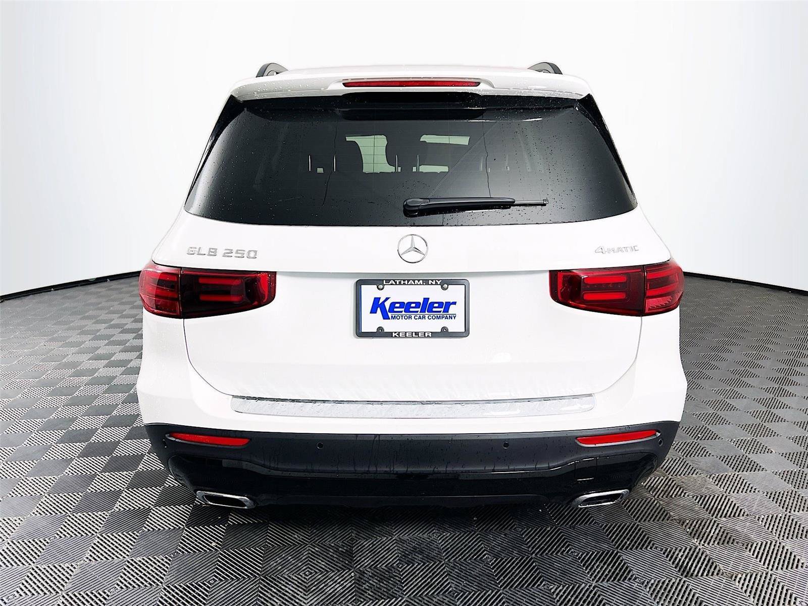 Used 2026 Mercedes-Benz GLB 250 4MATIC image 5