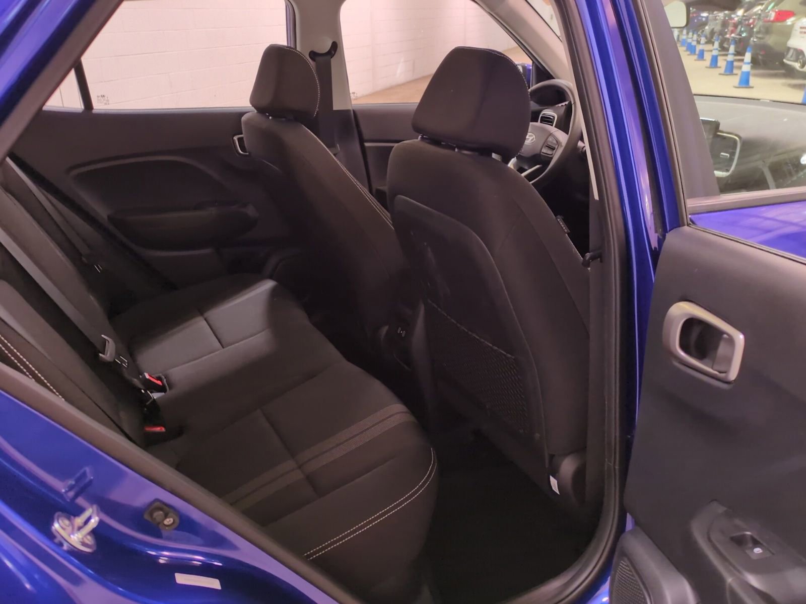 Used 2025 Hyundai Venue SEL image 11