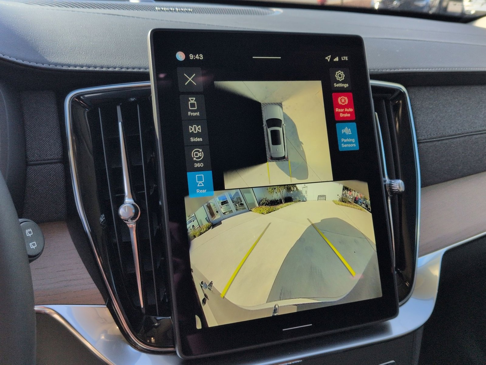 New 2026 Volvo XC90 B6 Plus w/ Protection Package Premier image 19