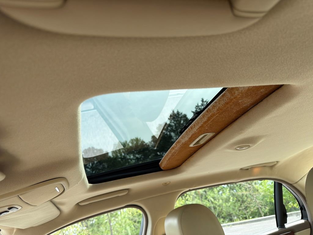 Used 2005 Jaguar XJ8 image 12