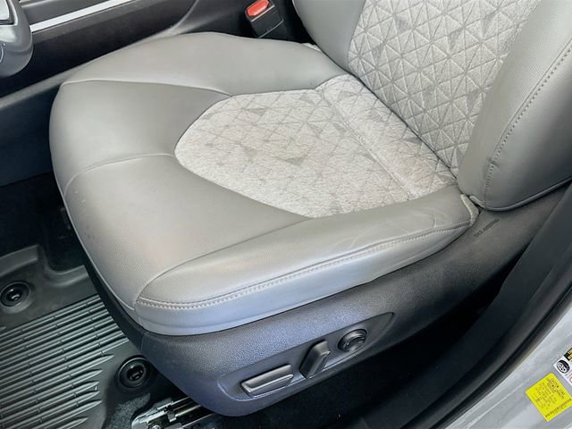 Certified 2023 Toyota Highlander Bronze Edition image 22