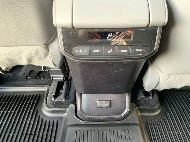 Used 2022 Toyota Highlander XLE image 33