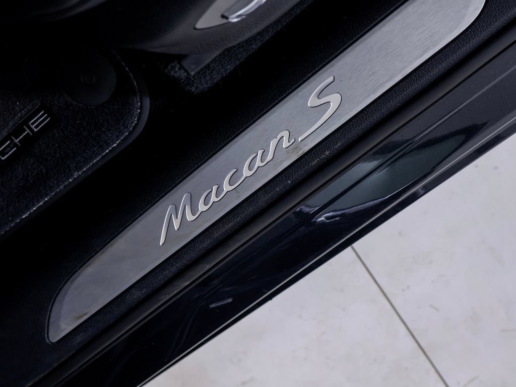 Certified 2026 Porsche Macan S AWD/4WD image 16