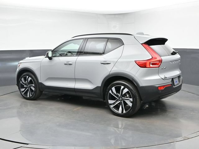 Used 2025 Volvo XC40 B5 Plus AWD/4WD image 7