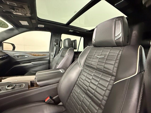 Used 2024 Cadillac Escalade Sport Platinum w/ LPO, ONYX Package AWD/4WD image 5