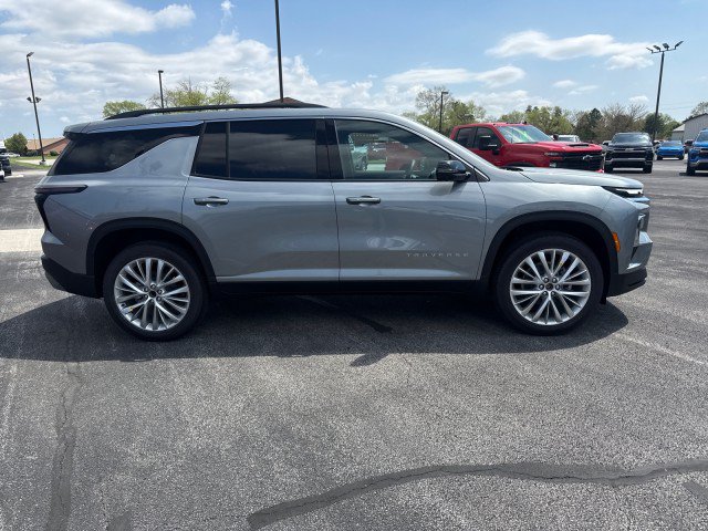 New 2026 Chevrolet Traverse LT w/ Driver Confidence Package FWD image 2