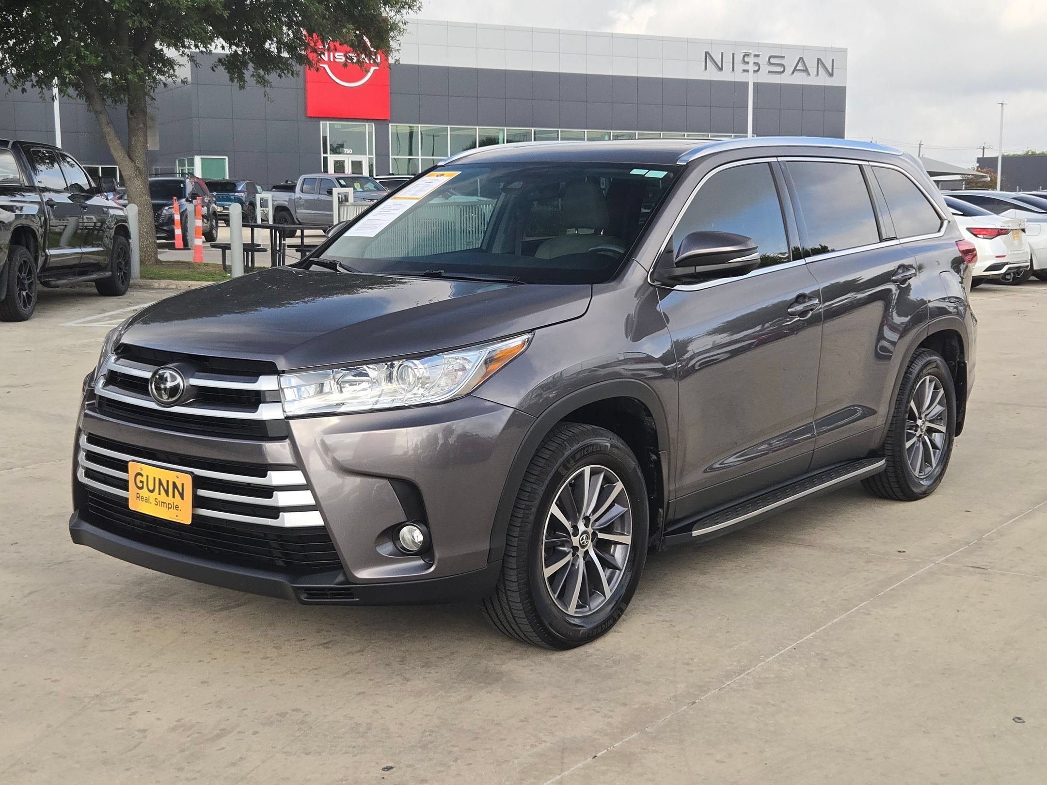 Used 2019 Toyota Highlander XLE FWD image 7