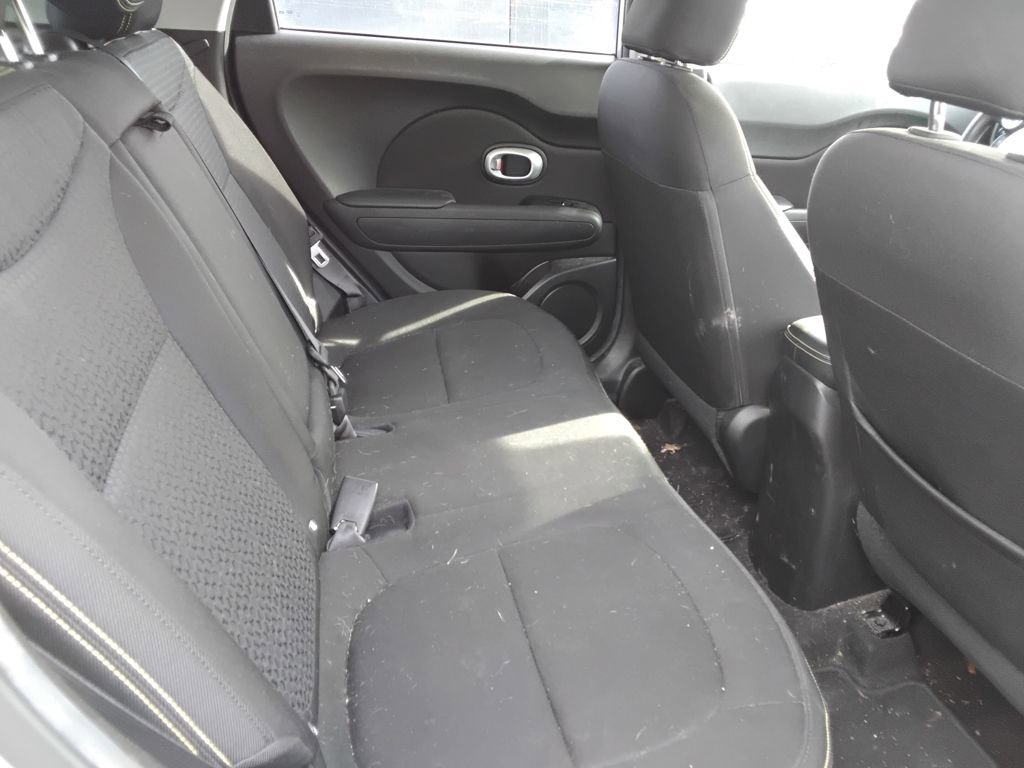 Used 2015 Kia Soul + image 9