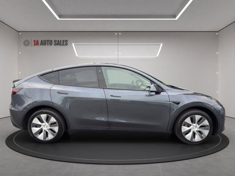 Used 2020 Tesla Model Y Long Range image 6