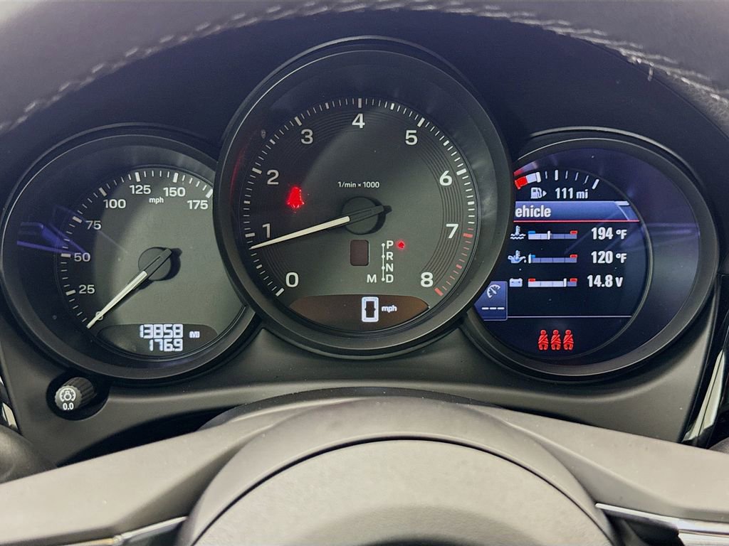 Certified 2025 Porsche Macan image 17