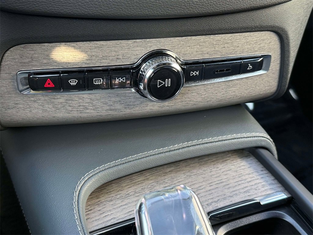 Used 2023 Volvo XC90 B6 Ultimate w/ Protection Package Premier image 27